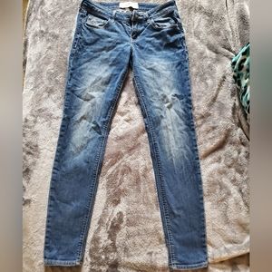Hollister Size 5 (27w 31L) straight leg extra skinny jeans